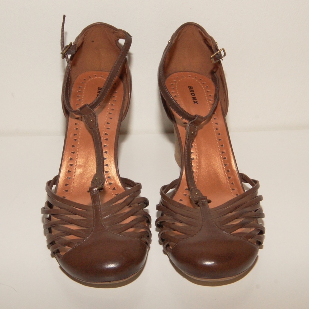 Bronx "Mia" size 40 Brown leather T strap wedge